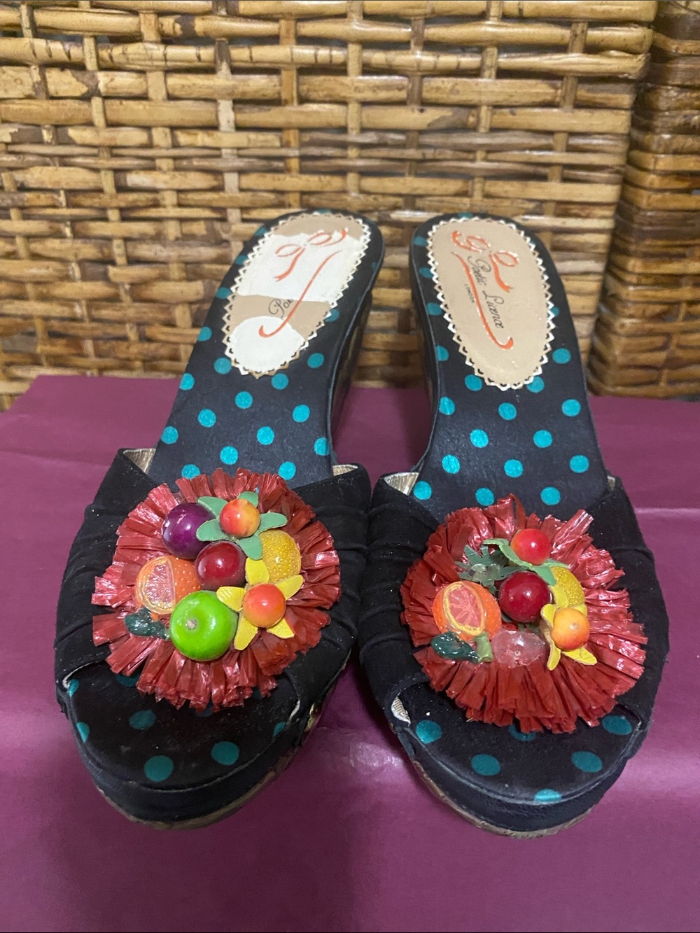 Poetic License All the Pretty Birds Fruit Salad Carved Wedge Sandals  7.5 *flaw - Picture 3 of 10